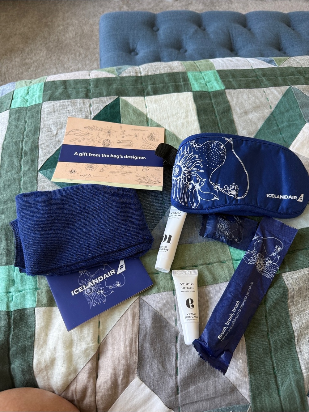 Icelandair Business Class Travel Pouch & Amenities - Picture 3 of 3